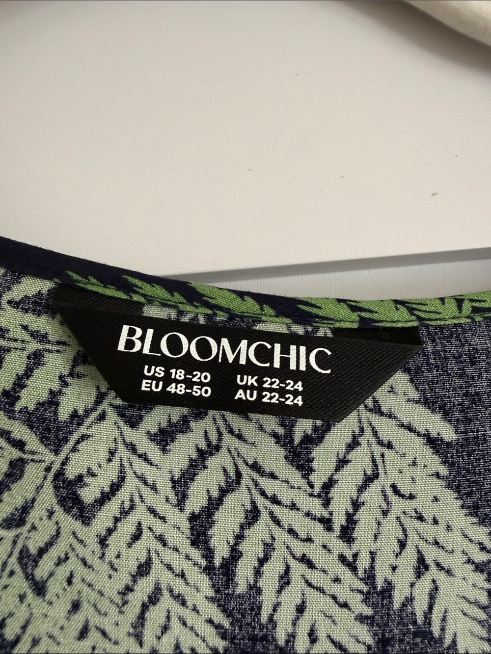 Navy & Green Fern Print V-Neck Short Jumpsuit - Picture 4 of 6